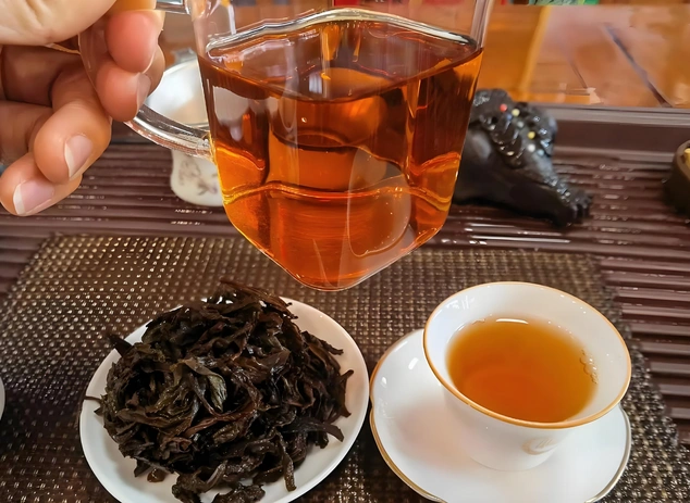 Wuyi rock oolong tea