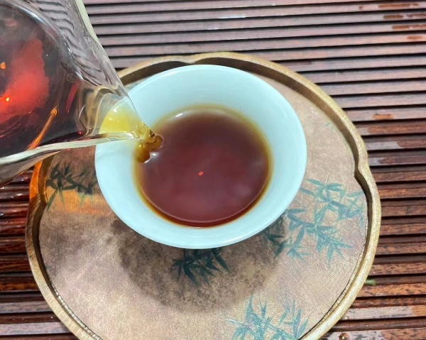 Dark tea in weight loss plans